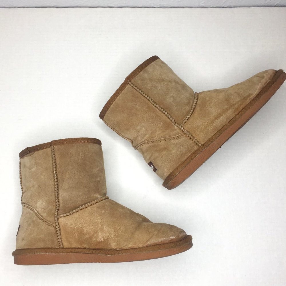 Lam women's size 8 six inch boot in deer skin tan.